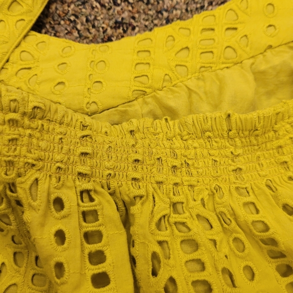 Eyelet lace sleeveless top - Picture 9 of 13